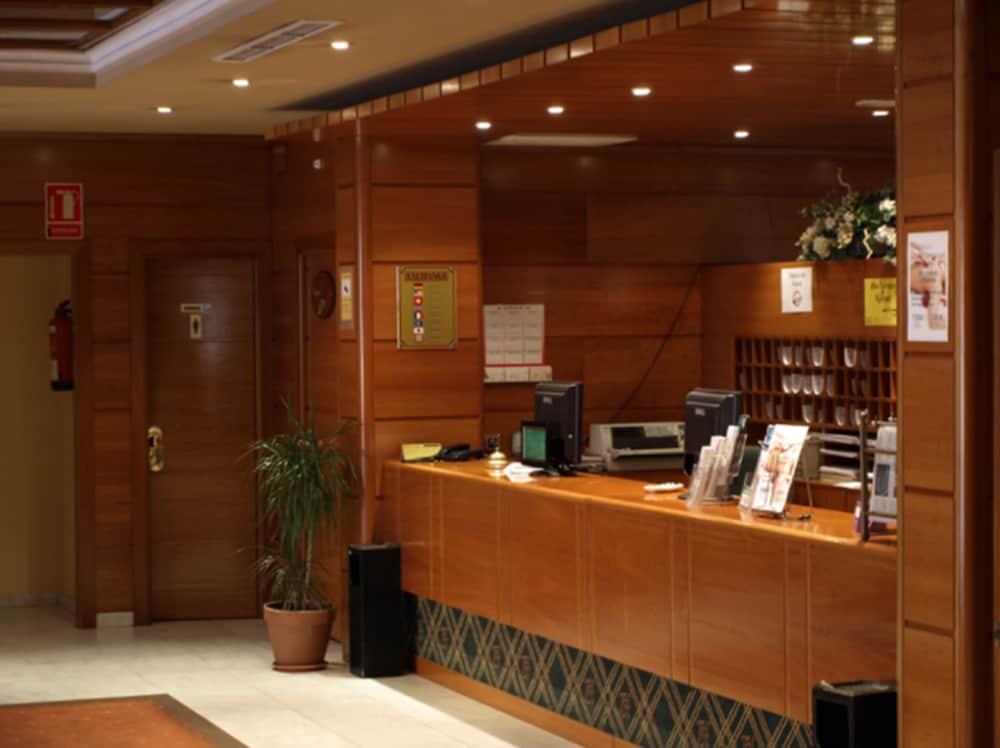 فندق Aeropuerto Madrid Torre Hogar Premium توريخون ذي أرذوث المظهر الخارجي الصورة